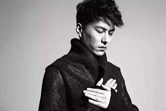 靳东近期生活照,闲适时光尽显儒雅魅力